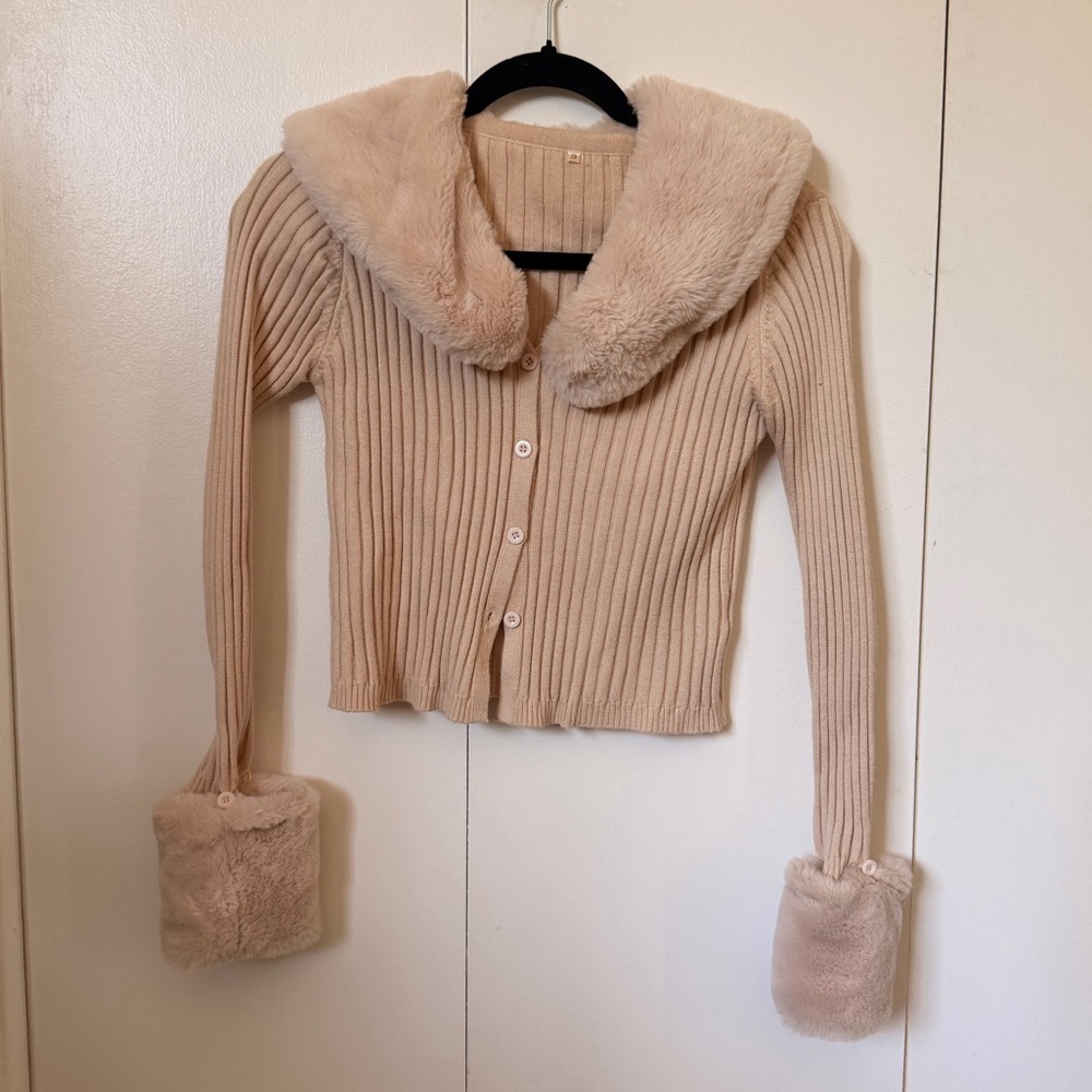 Faux Fur Trim Ribbed Button Cardigan in Light Beige